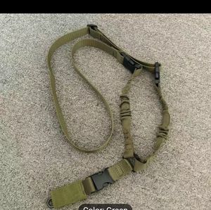 One point sling green